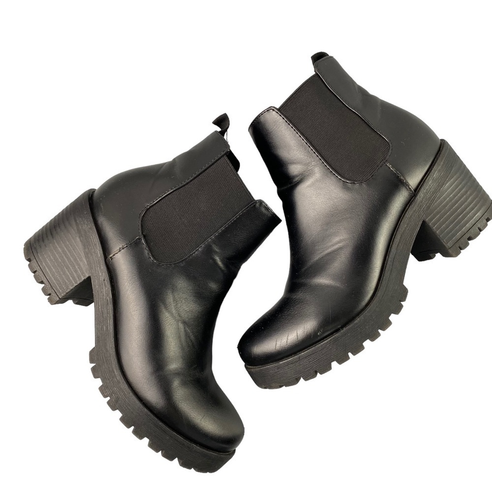 Soda Top Shoes Jaber Ankle Boot W Lug Sole Elastic Gore and Chunky Heel sz 7.5